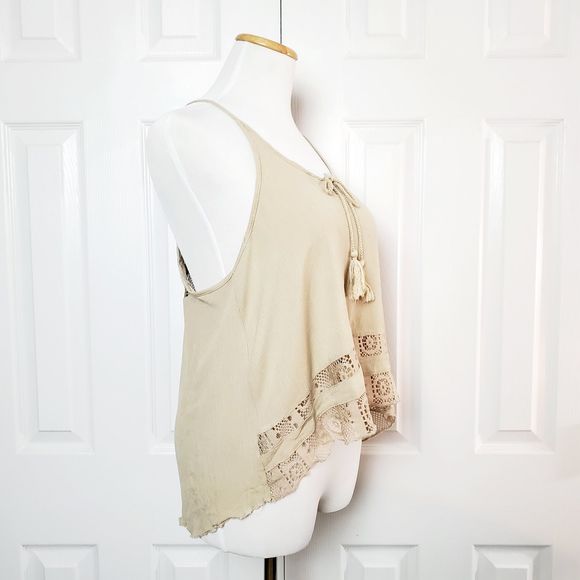 🌻 SALE  Poof Tie Front Crochet Cutout Boho Tank - Picture 2 of 3